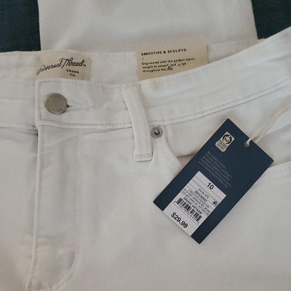 NWT Women's White Distressed Cropped Jeans - Picture 3 of 6